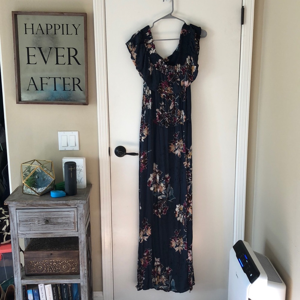 NWT Off the Shoulder Maxi Dress